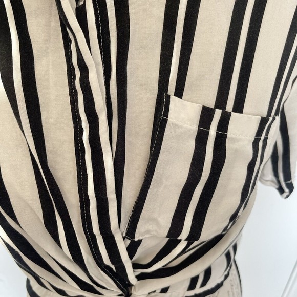 Forever 21 Womens Cropped Twist Hem Blouse Short Sleeve Stripe Sz Medium Collar - Picture 5 of 12